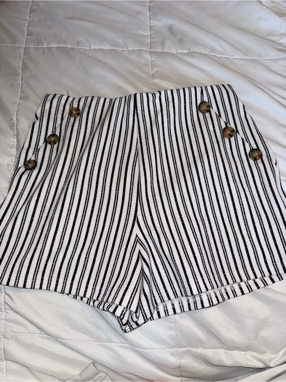 Striped High-Waist Button Front Women’s Shorts - Black/White